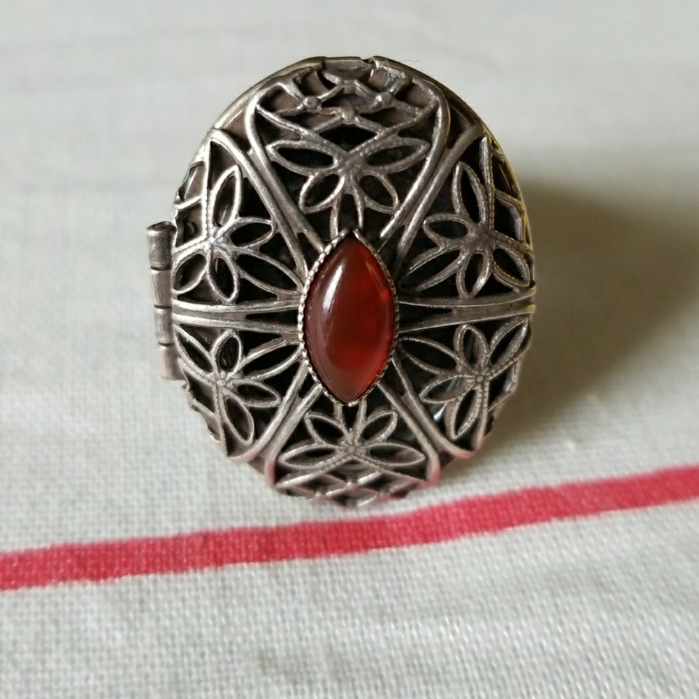 Locket ring - Picture 5 of 5